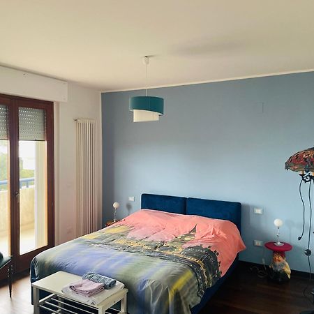 Ferienwohnung Attico Vista E Fronte Mare Zaffiroblu Con Posto Auto Montesilvano Marina Exterior foto