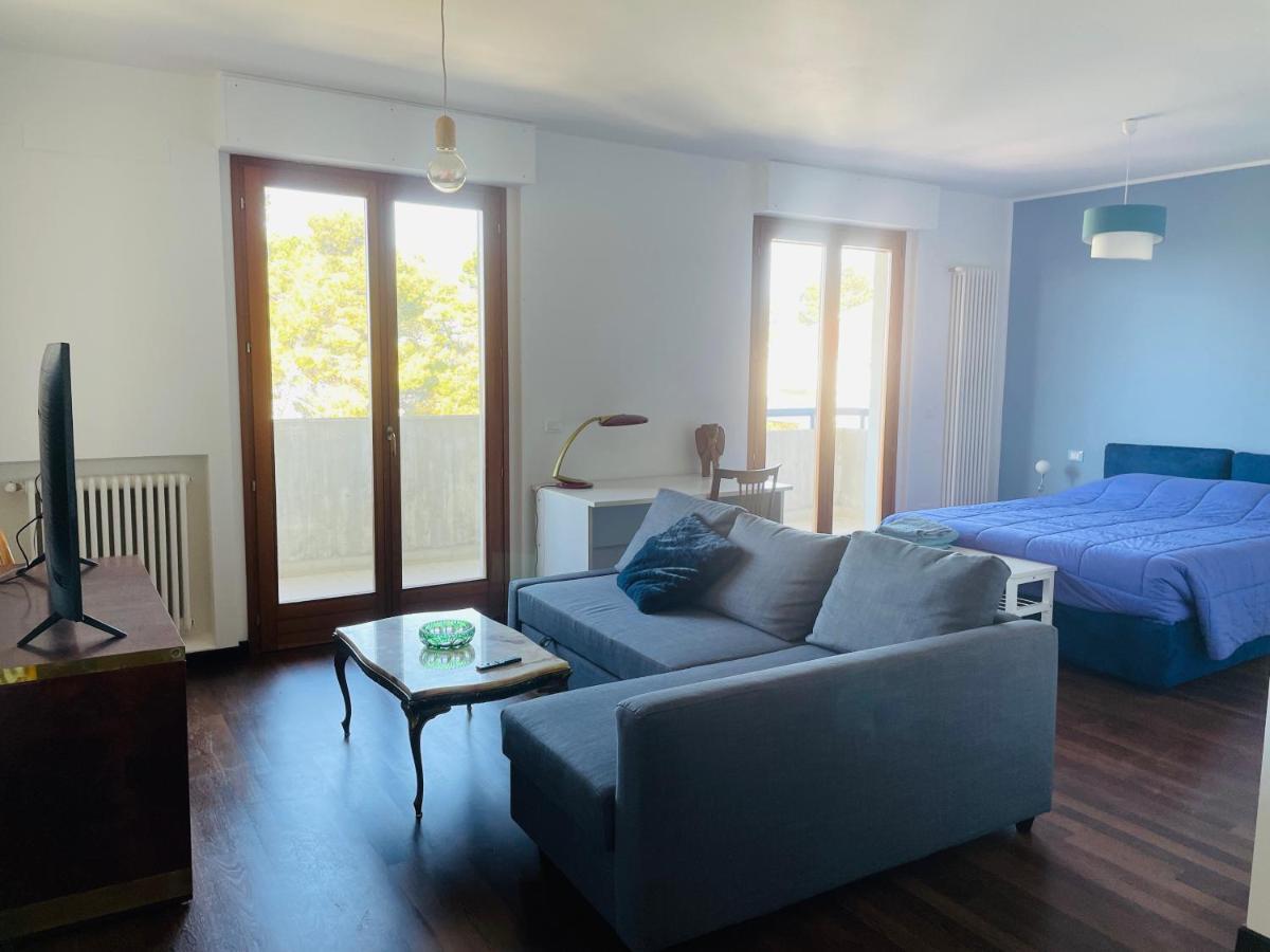 Ferienwohnung Attico Vista E Fronte Mare Zaffiroblu Con Posto Auto Montesilvano Marina Exterior foto